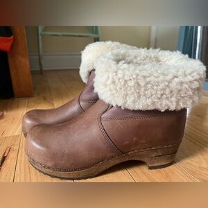 Sanita Brown Shearling-Lined Clogs